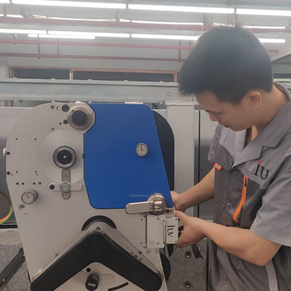 Come l’Impression flexo migliora la stampa a bobina stretta con sistemi UV avanzati