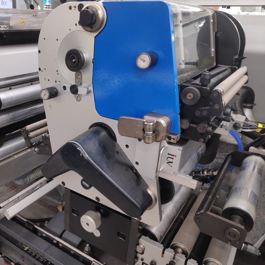 Etichette autoadesive innovazioni nella stampa con tecnologia UV