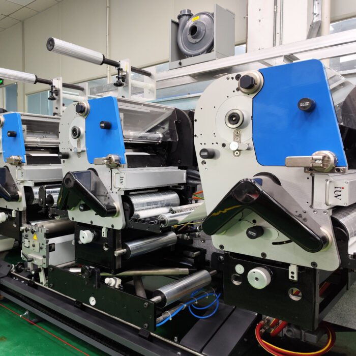 Sistemi modulari di Systèmes de polymérisation par LED per ogni linea di stampa