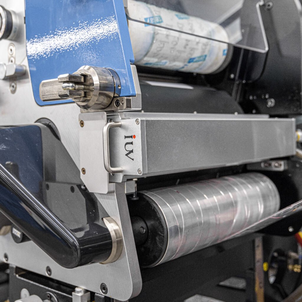 Tecnologie ibride per la stampa di etichette flexo, digitale e LED UV insieme