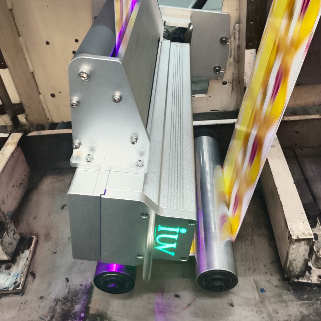 Comment un système de polymérisation LED améliore la productivité des imprimeurs d’étiquettes