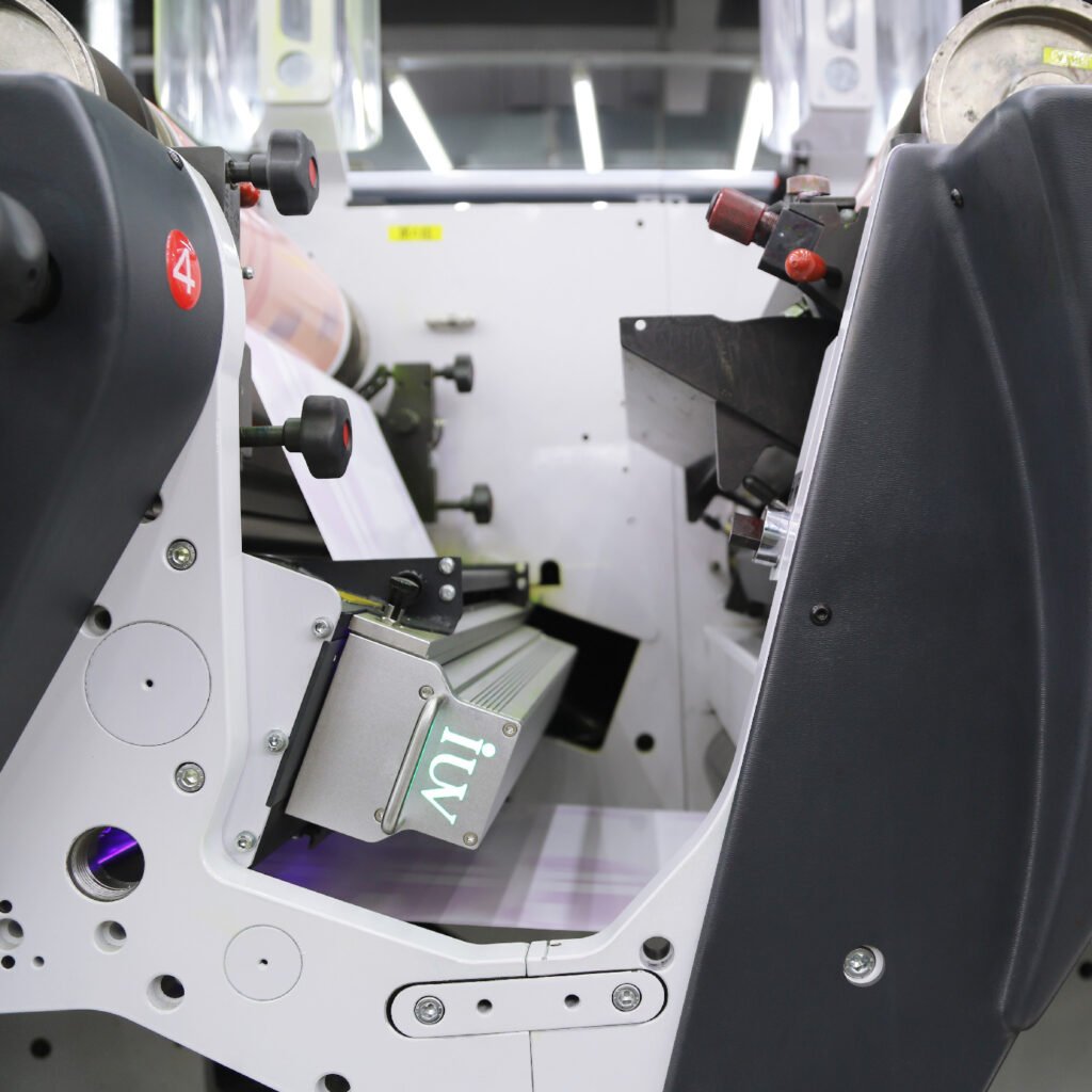 Comment la LED transforme la flexographie en un procédé plus rapide et plus écologique