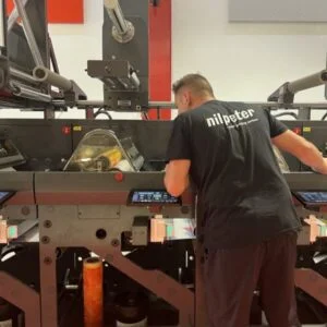 Nilpeter adopte le système de polymérisation LED pour une impression durable et sans chaleur