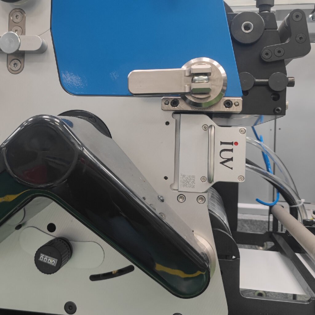 Opérations UV automatisées nouvelles normes de productivité pour l’impression de packaging