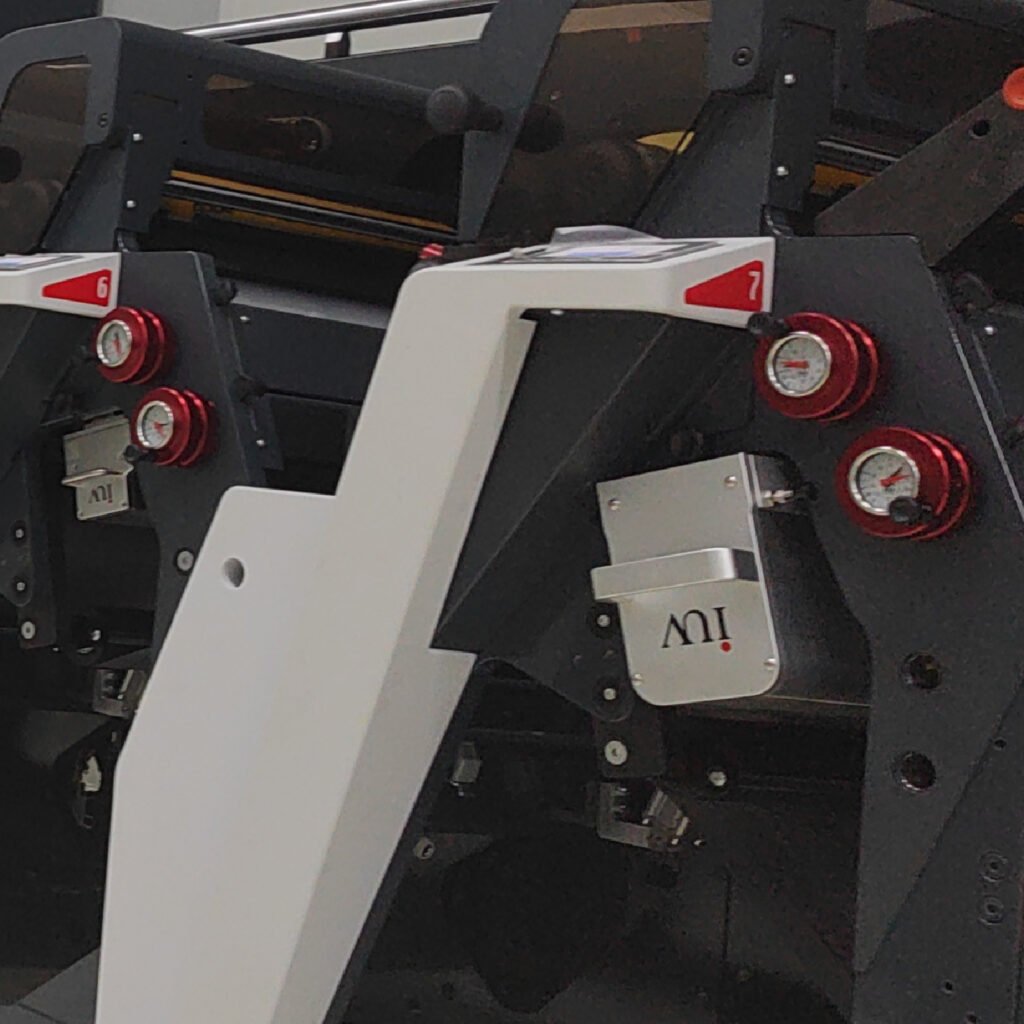 Pourquoi les presses offset modernes intègrent-elles des systèmes de séchage UV à LED