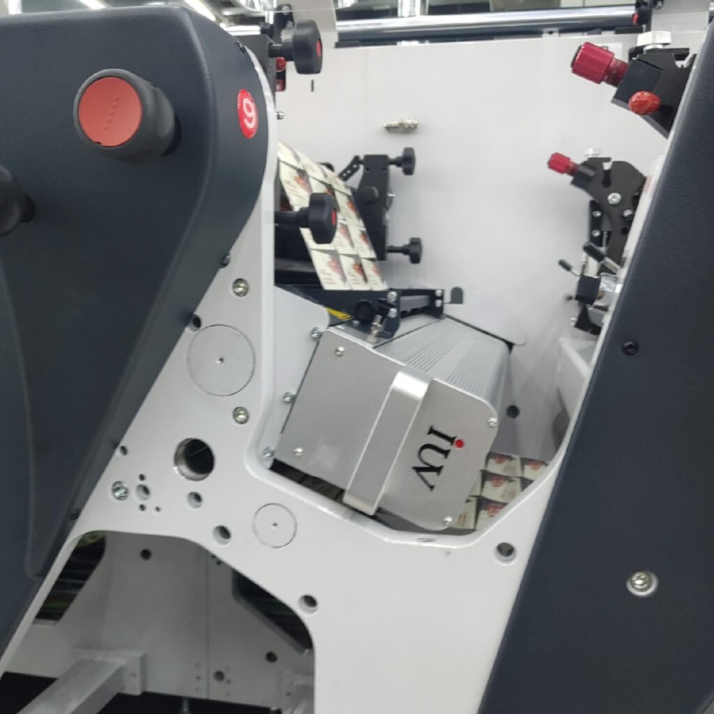 Système UV à LED pour l’impression à bande étroite précision accrue et consommation réduite