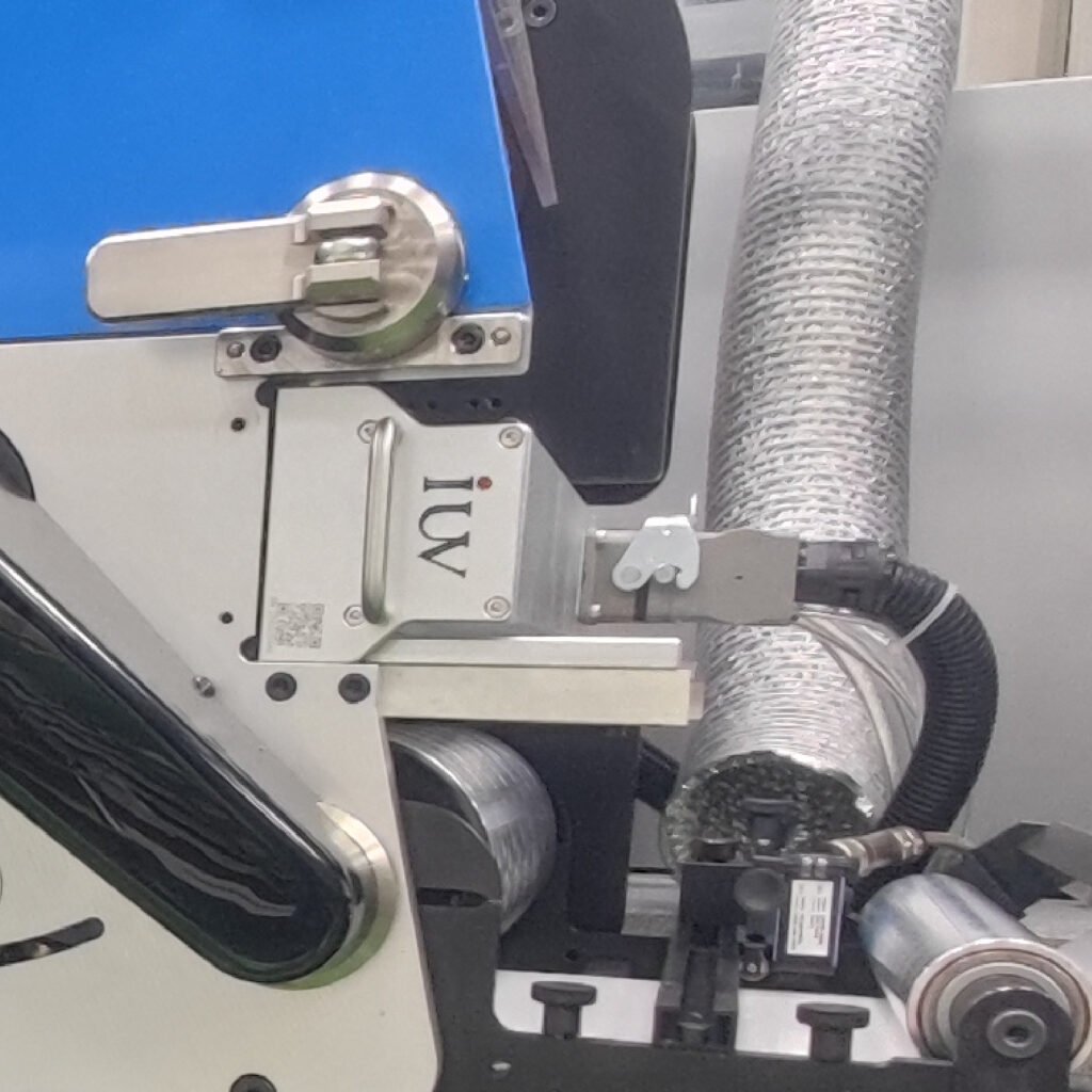 Integrazione di sistemi UV LED: efficienza, velocità e sostenibilità nella stampa flessografica