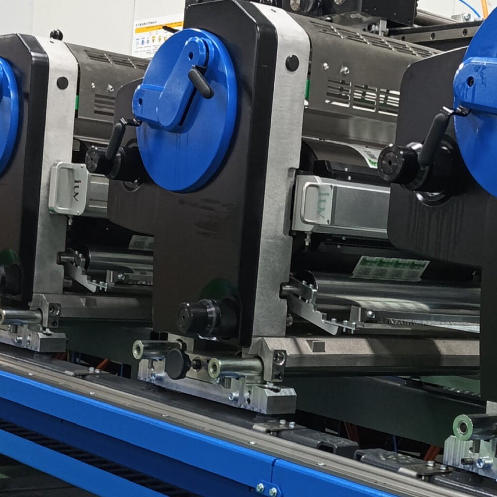 Analyse des performances de l’impression à bande étroite avec le séchage UV LED études de cas réelles