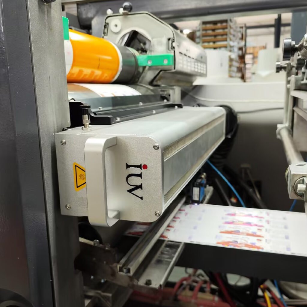 Comment améliorer la régularité de polymérisation LED UV dans l’impression flexographique d’étiquettes