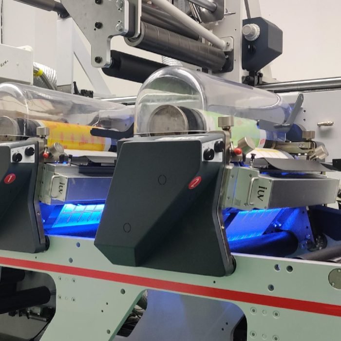 Comment la polymérisation LED améliore la productivité en impression flexographique