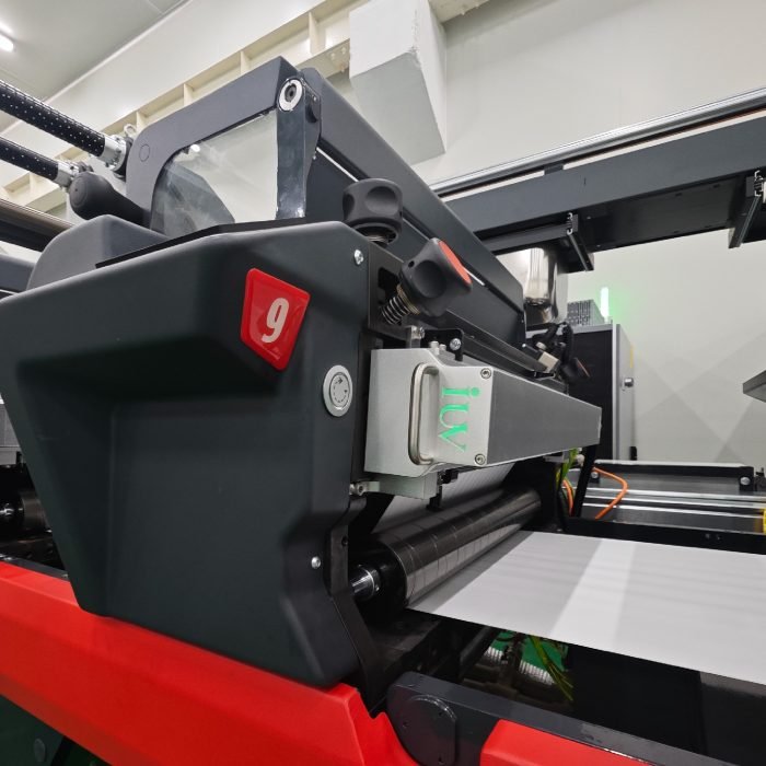 Comment la technologie LED UV réduit les déchets dans la production d’étiquettes autocollantes