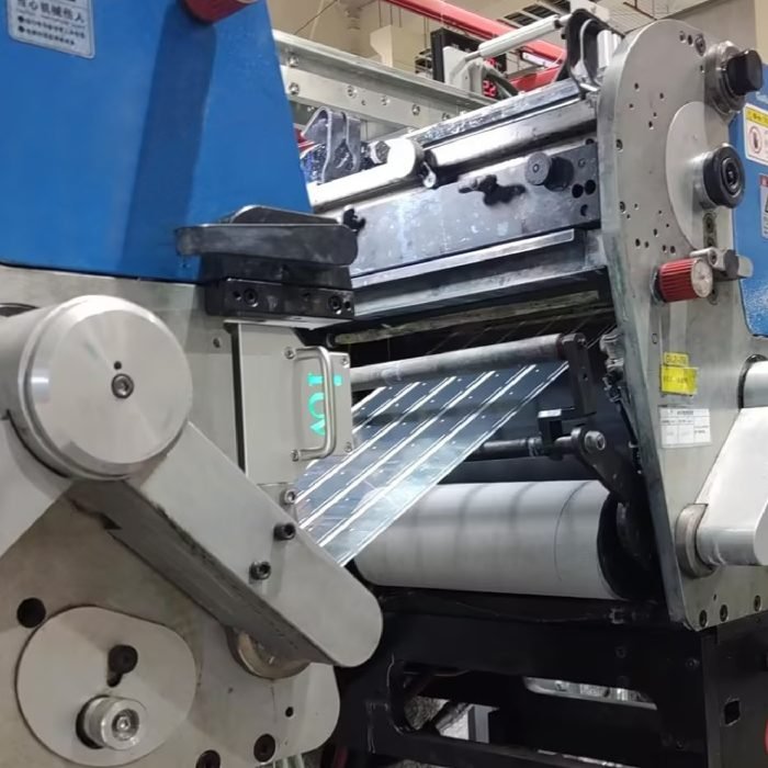 Comment les modules UV LED intelligents améliorent les flux automatisés en impression flexographique