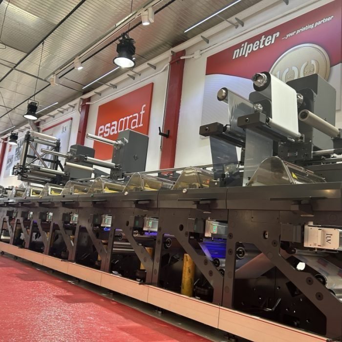 IUV-NILPETER-OPEN-HOUSE-REVIES-700x700-1 (2)