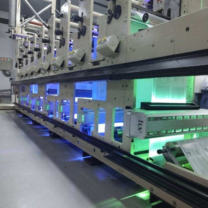 LED-UV-vs.-Traditional-Mercury-Arc-UV-A-Technical-Showdown-700x700