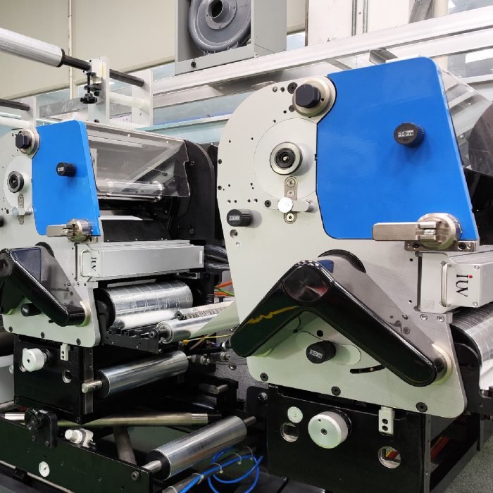 Pourquoi adopter une soluzione UV LED sur les presses étroites modernes