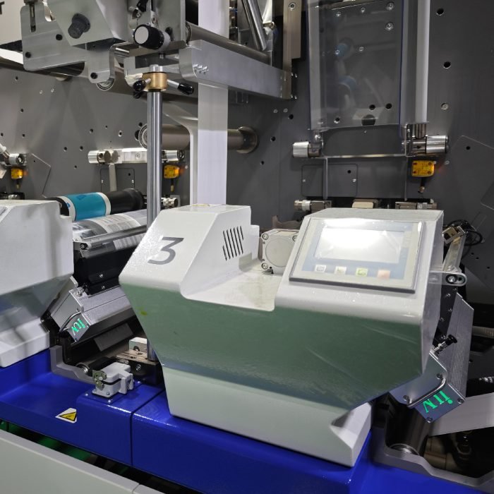 Systèmes LED UV pour presses à bande étroite performance, précision et efficacité énergétique